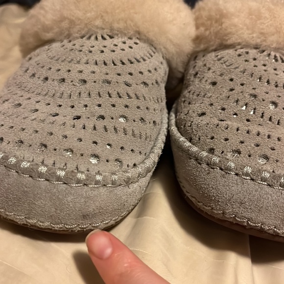 Ugg Aira Sunshine Perf Slippers in Seal, women’s size 6 - Picture 16 of 16